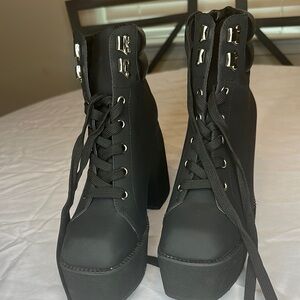 Stylish Black Women's Lace-Up Boots